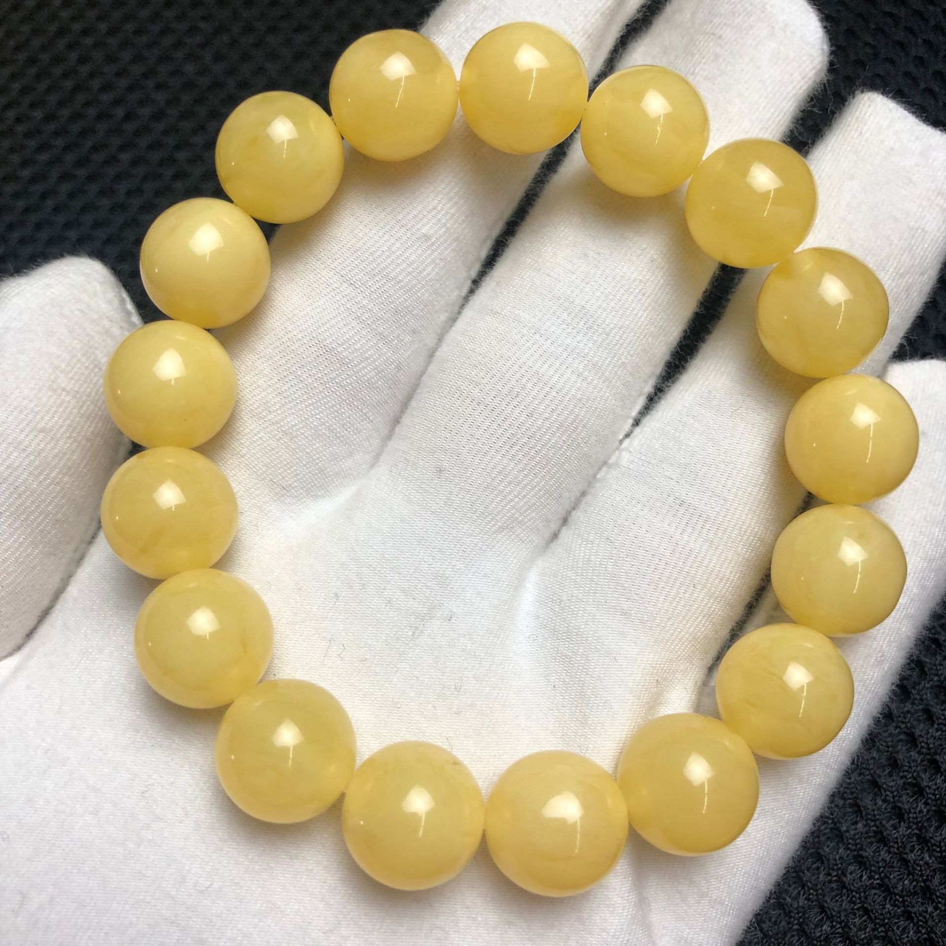 二代蜜蜡粉压合成蜜蜡俄料单圈手串厂家直销浮盐水有荧光直播货源