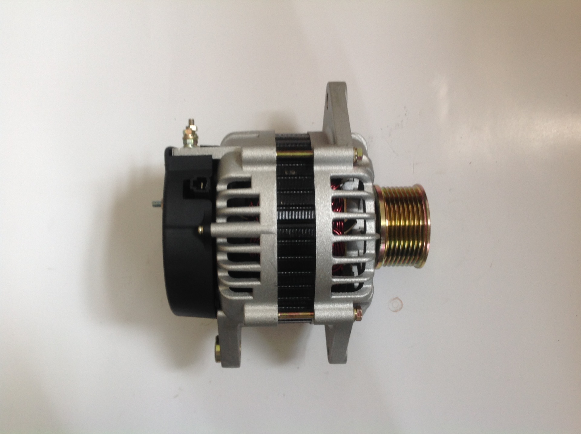 大车发电机37n29b/28v/70a 康明车eq153双桥车(侧边正极接线柱)
