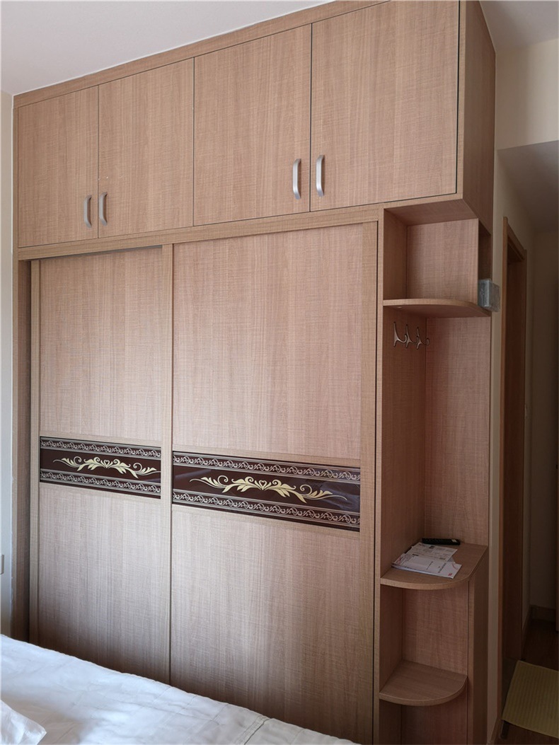 定制衣柜的柜门用什么颜色颜值高又耐脏?