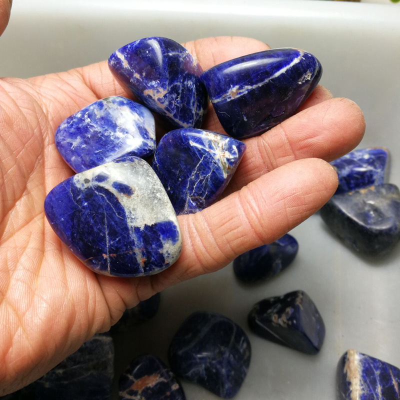 天然蓝纹碎石批发 方钠石裸石盆景石鱼缸石每100克价