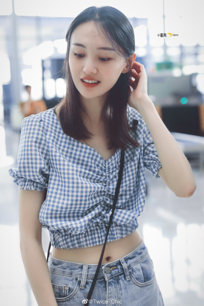 2019夏季新款明星郑爽同款桃心领泡泡袖蓝色格子上衣修身短袖衬衫