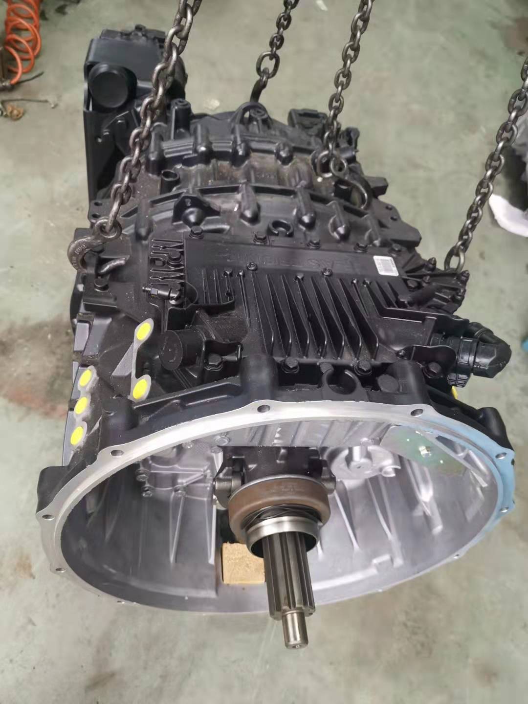 zf12as2001bo 1348044104 变速箱总成带缓速器