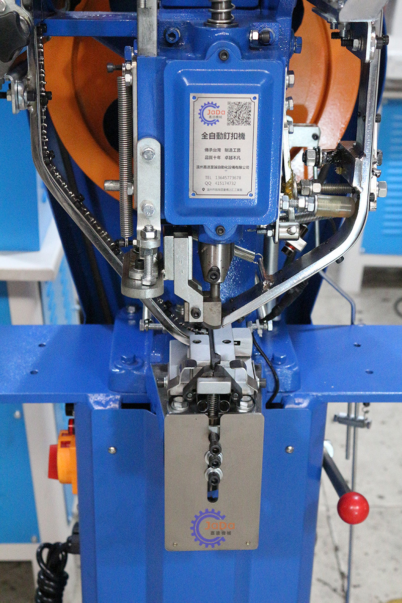 全自动打钉机 双面撞钉机 红外线定位 工整美观 运行稳定质量可靠