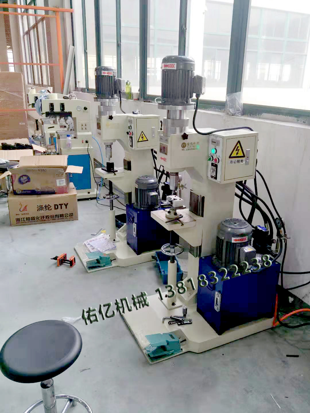 旋铆成型机上海佑亿金属钉子旋铆钉机tc141液压旋铆机tc152