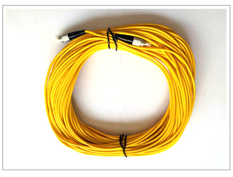 厂家直销定制 2米lc-sc 电信级单模单芯光纤跳线大方转小方口尾纤