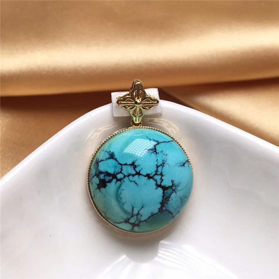 18k金精工镶嵌 湖北原矿绿松石项链吊坠 造型精致靓丽 色泽细腻