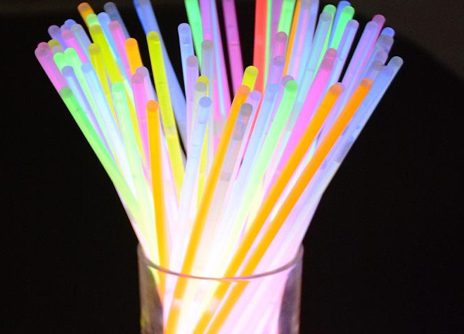 微商地推扫码小礼品幼儿园学生奖品开业活动儿童节荧光棒演唱年会