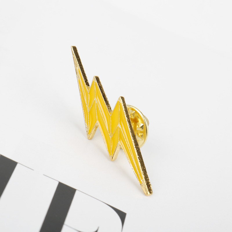 新款电影周边 the flash 闪电侠胸针金属闪电徽章别针现货批发