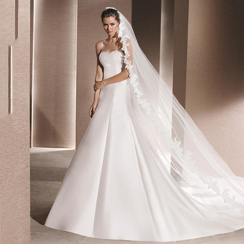 蕾丝绸缎面新娘结婚白色婚纱长拖尾修身抹胸大码欧美外贸婚纱定制