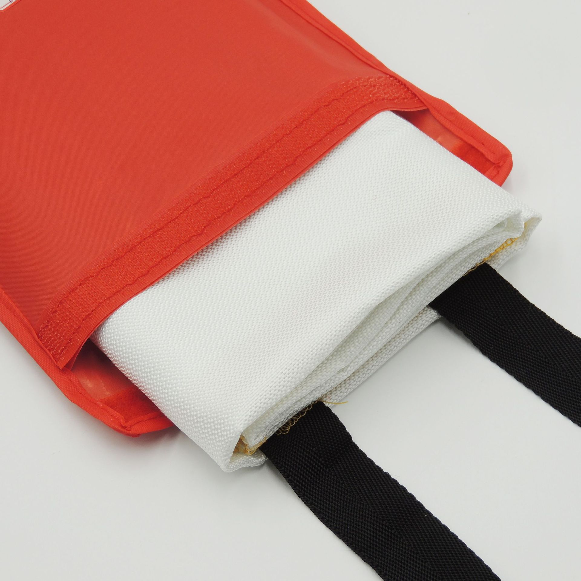 硅胶灭火毯 阻燃电焊毯 0.9mm玻璃纤维布 2mm玻璃纤维防火毯现货