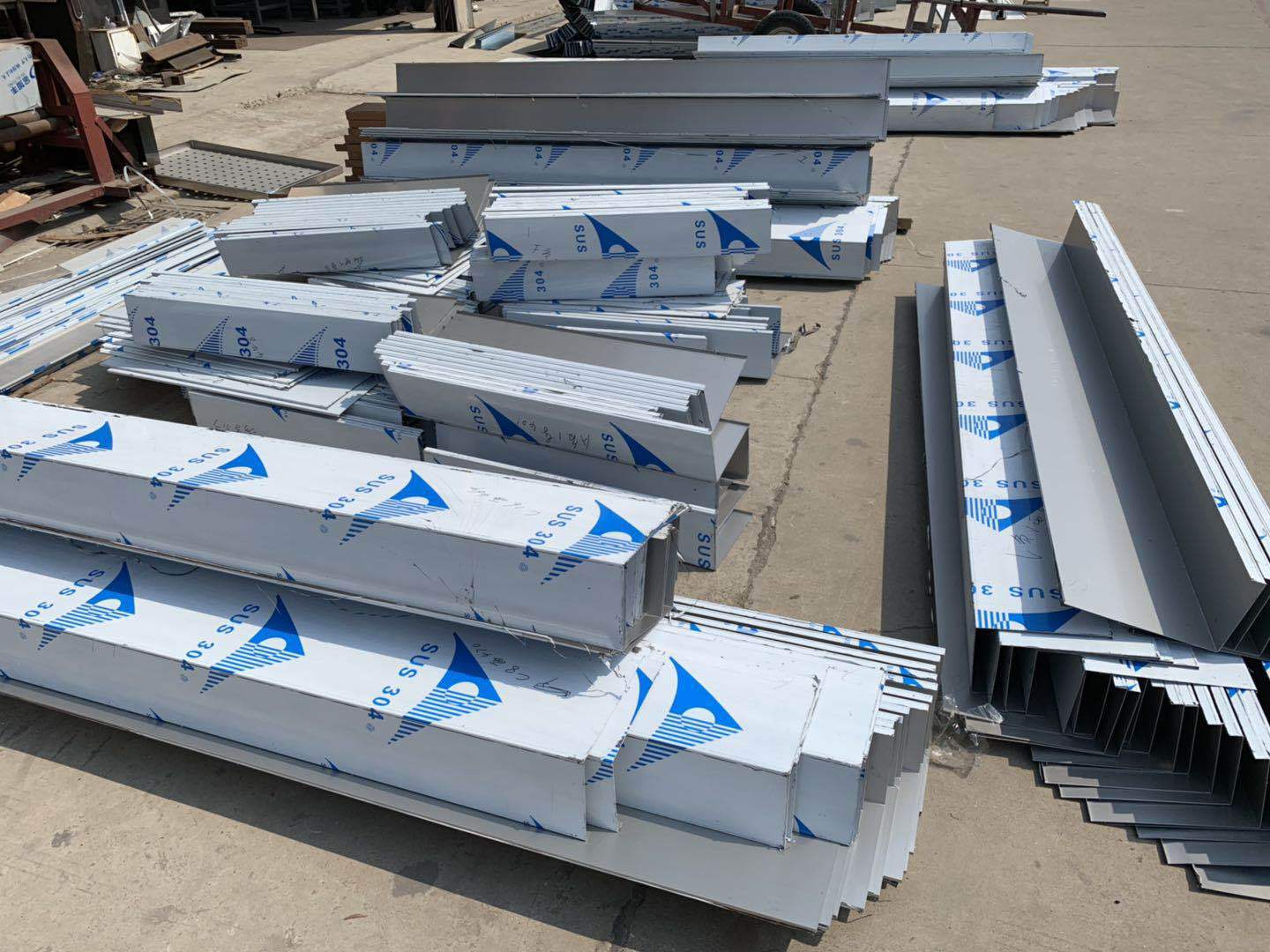 不锈钢加工定制剪板折弯刨槽开槽刨坑激光切割窝弯不锈钢板卷圆