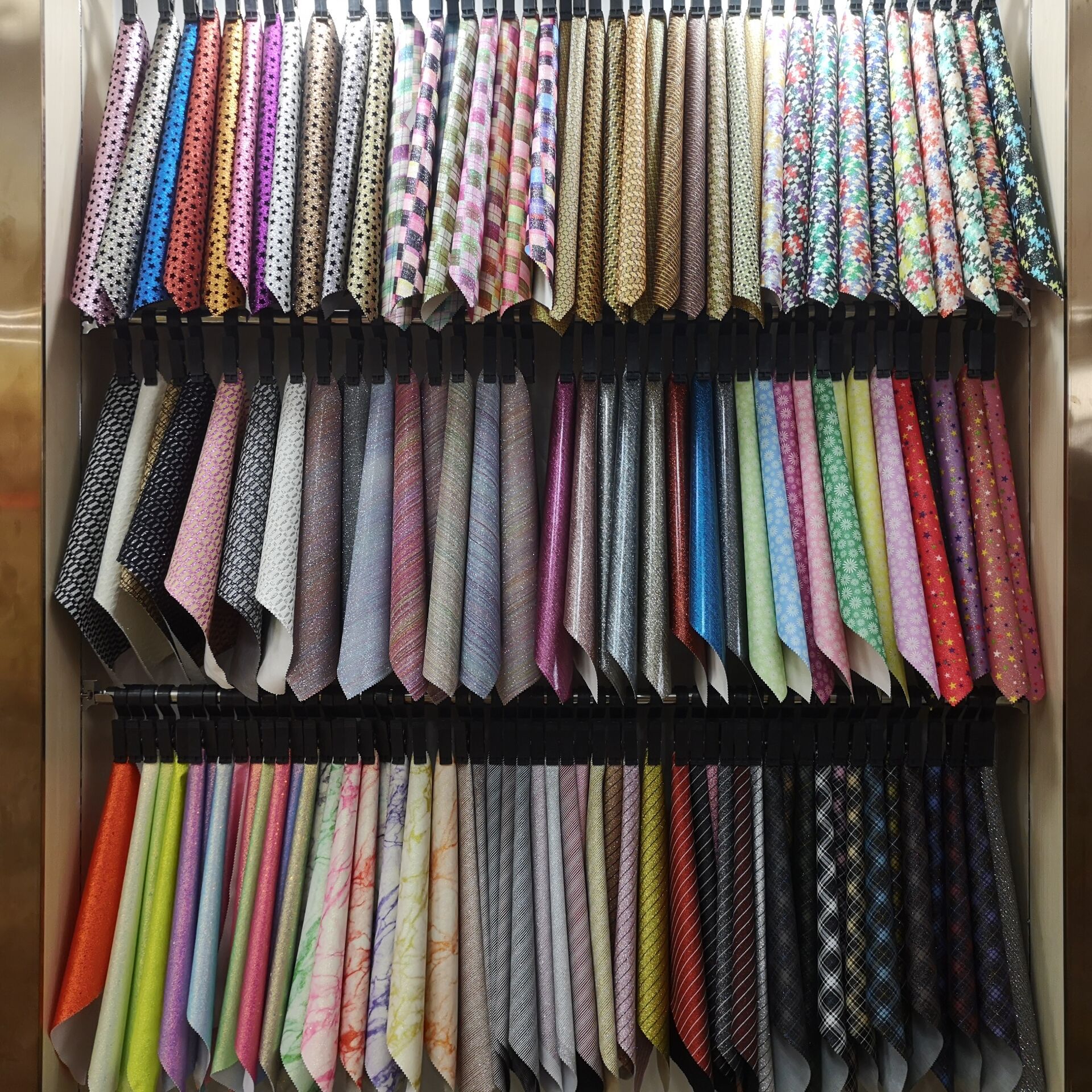 52货号:xs-071品名:祥云纹烫金水洗布本资讯的最终解释权归属东莞市