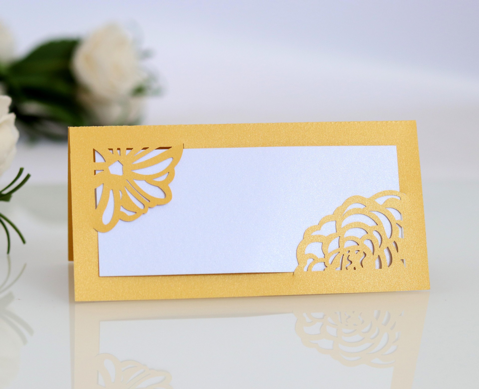 亚马逊玫瑰花边 紫红色结婚席位卡片 激光镂空英文桌卡邀请卡片