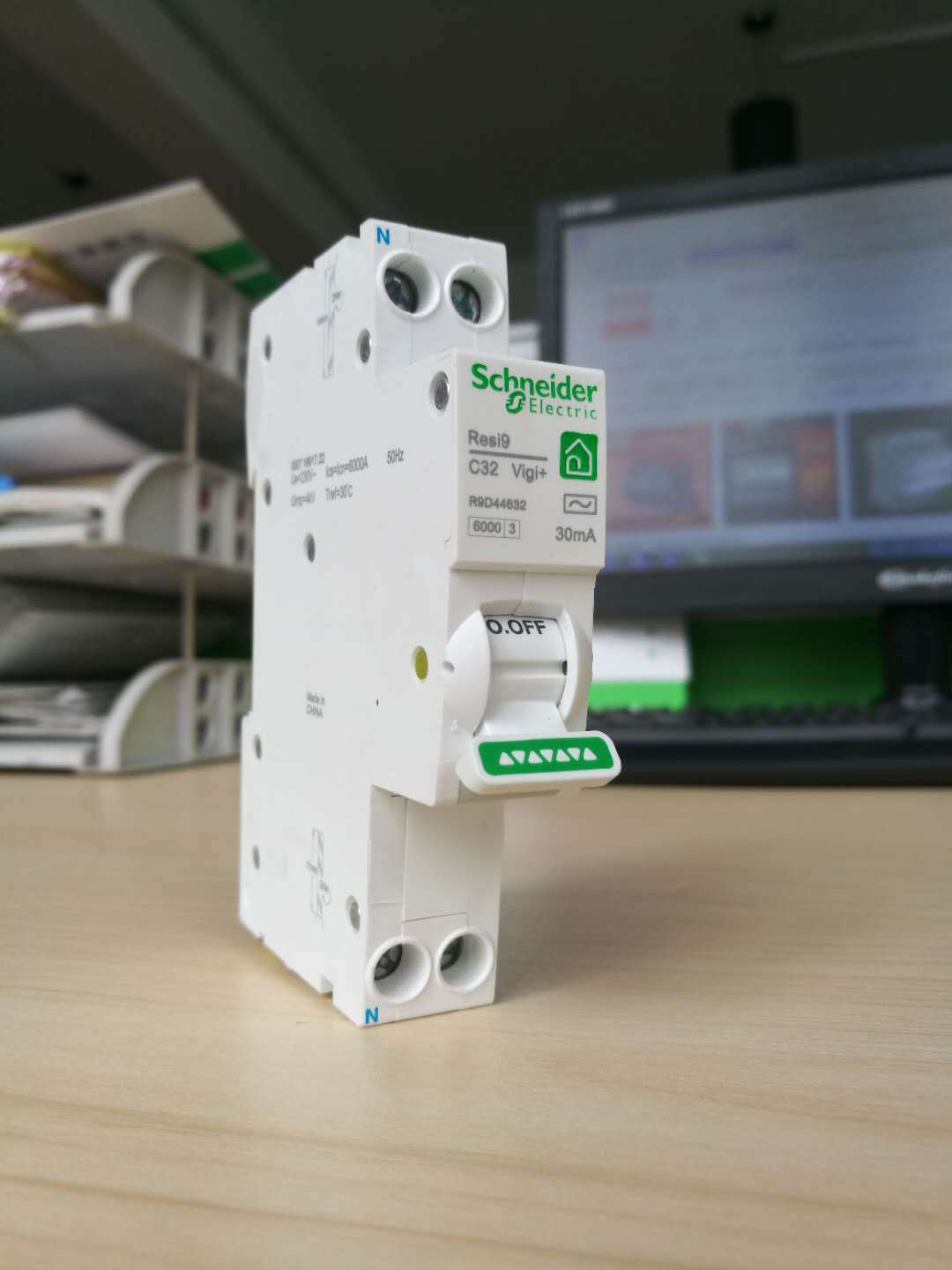 施耐德r9漏电保护器 vigi 漏保1p一体式10a16a20a25a32a单片漏电