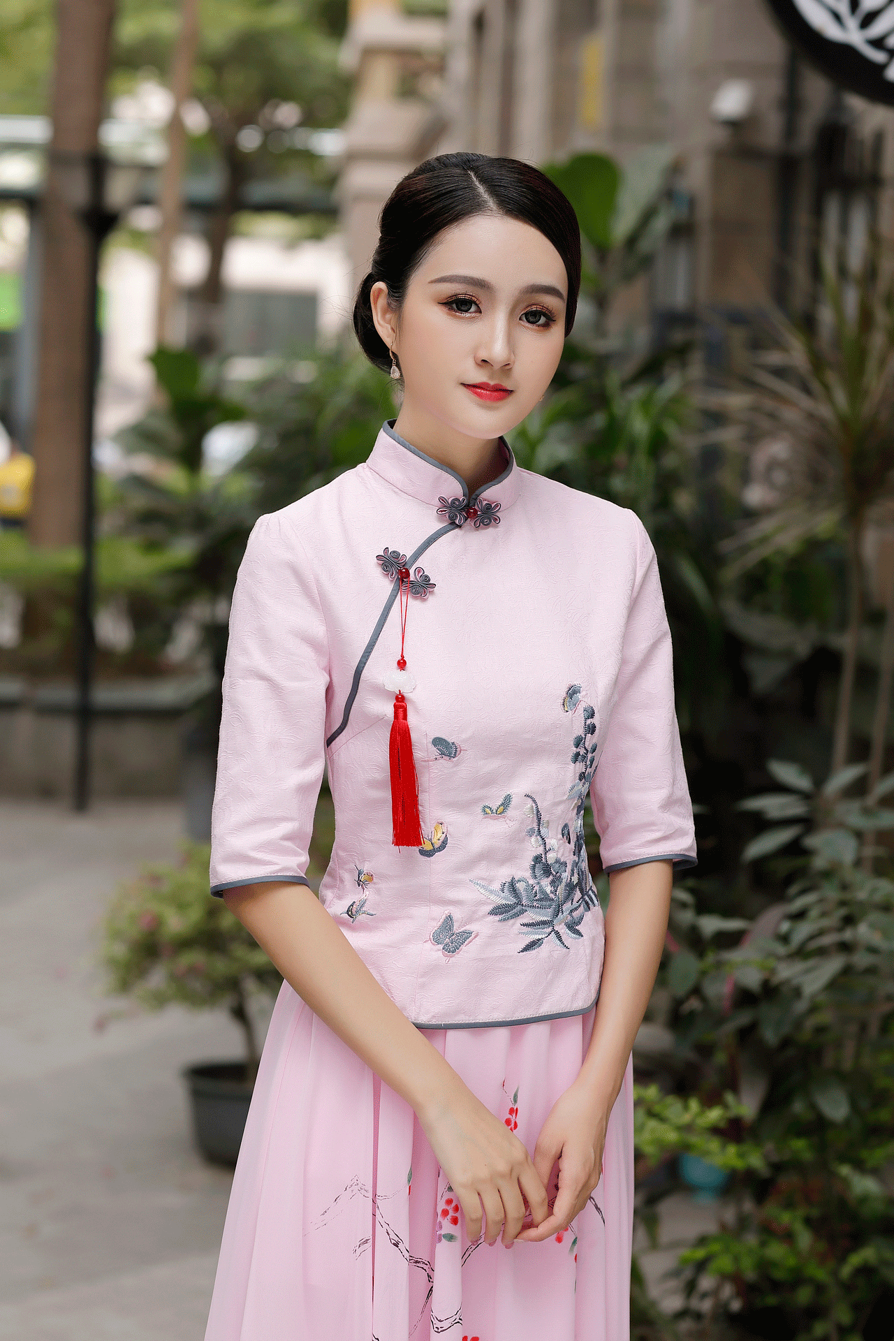 华之韵厂家自营中式蝴蝶盘扣绣花玉石扣流苏七分袖旗袍上衣6030