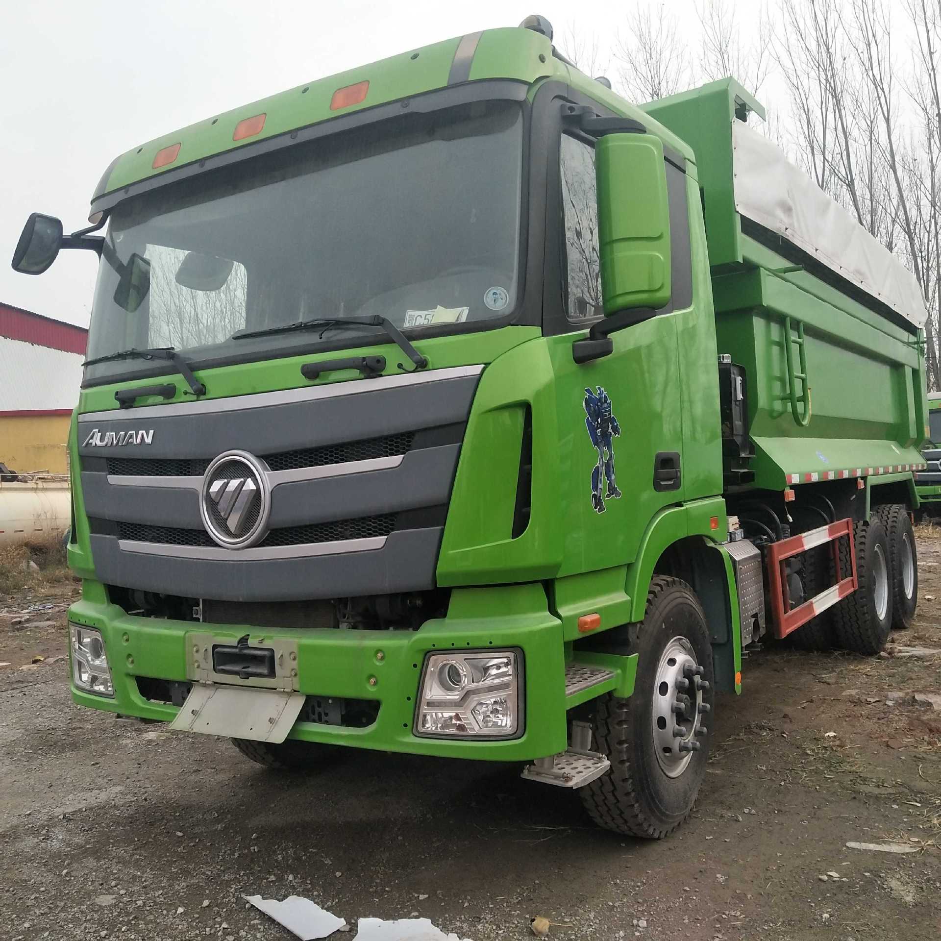 处理多台二手翻斗工程车 后八轮自卸车 6x4欧曼渣土货车 可分期