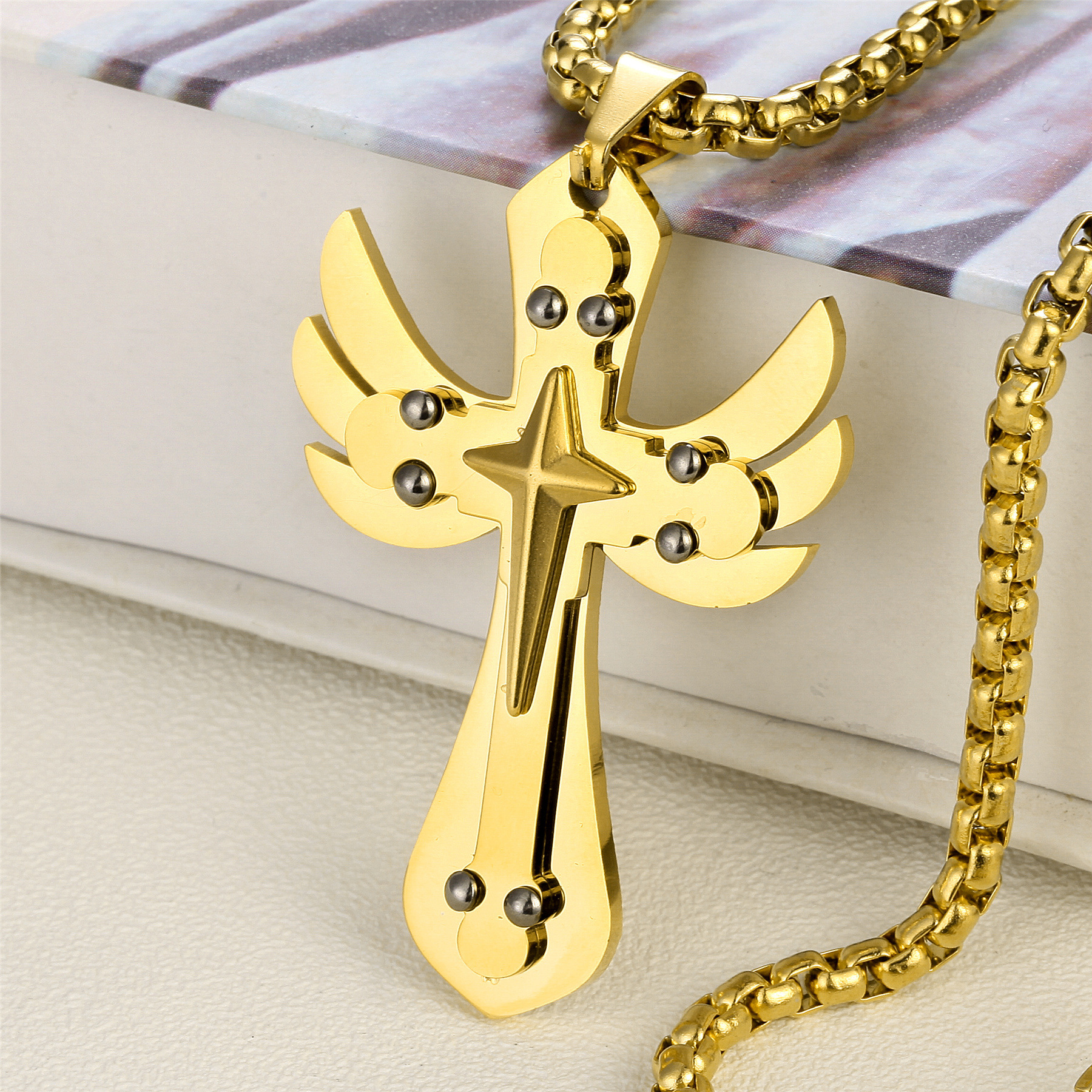 时尚霸气潮男十字架 天使翅膀十字架项链吊坠钛钢饰品