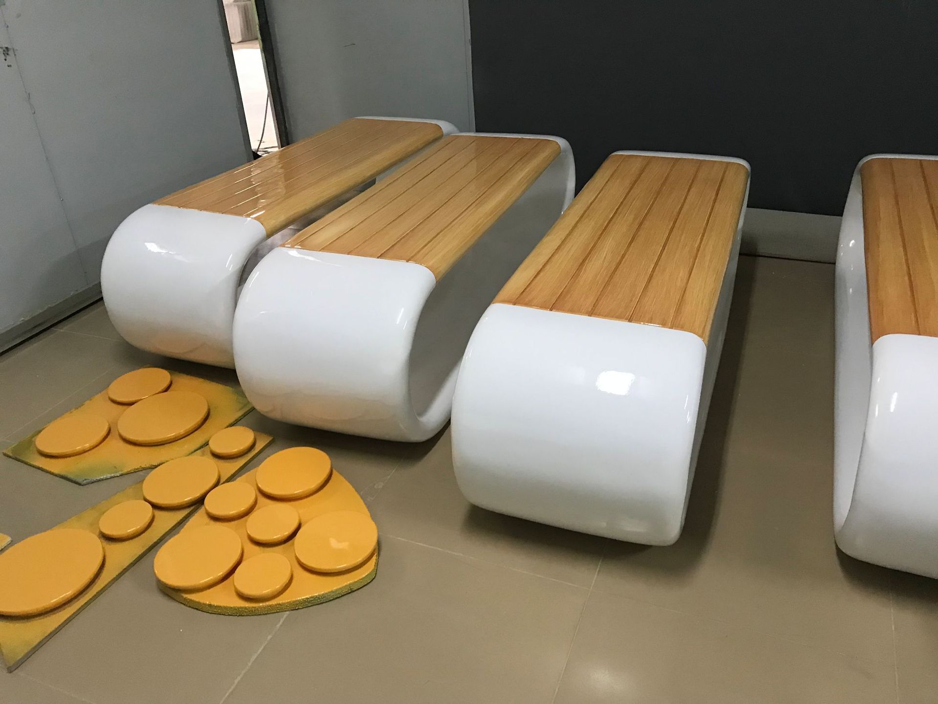 玻璃钢休闲椅商场座椅公共座椅休息区创意环形卡通座椅美陈长条凳