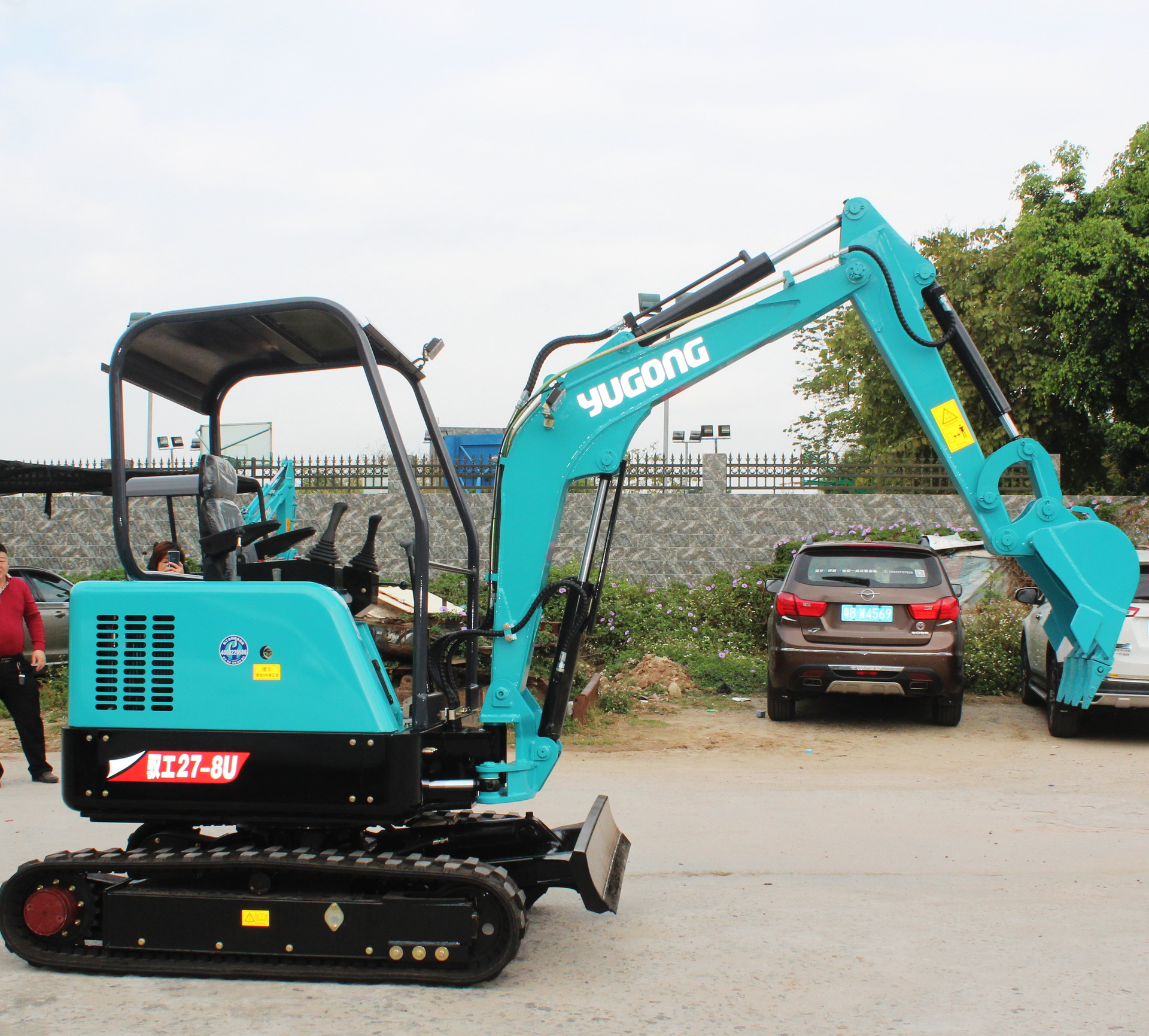 果园小型挖掘机 挖沟小挖掘 下水道小挖机 农用小挖机轻松干活