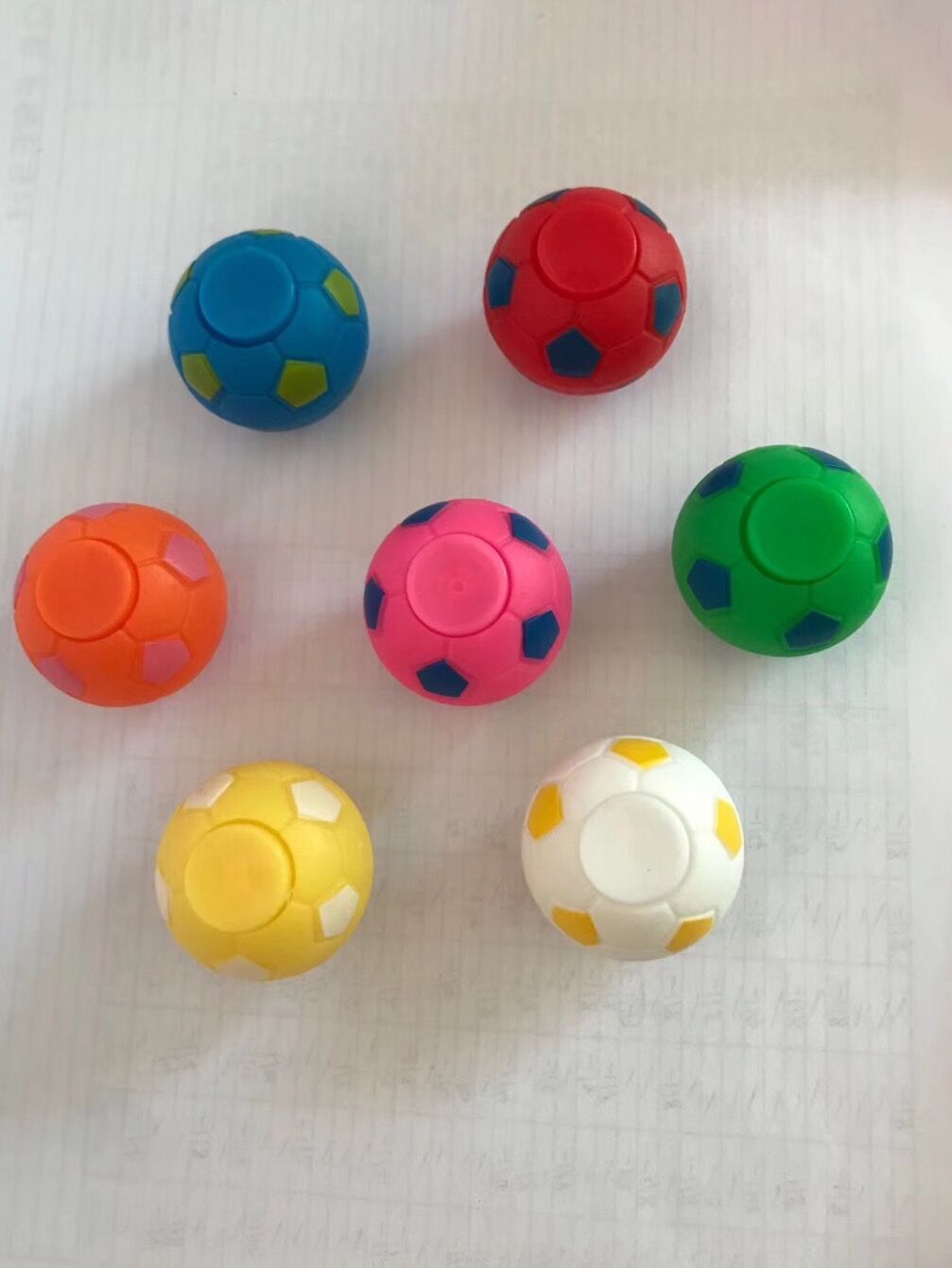 新款热卖 足球小陀螺 旋转陀螺 迷你小号陀螺小玩具 减压玩具