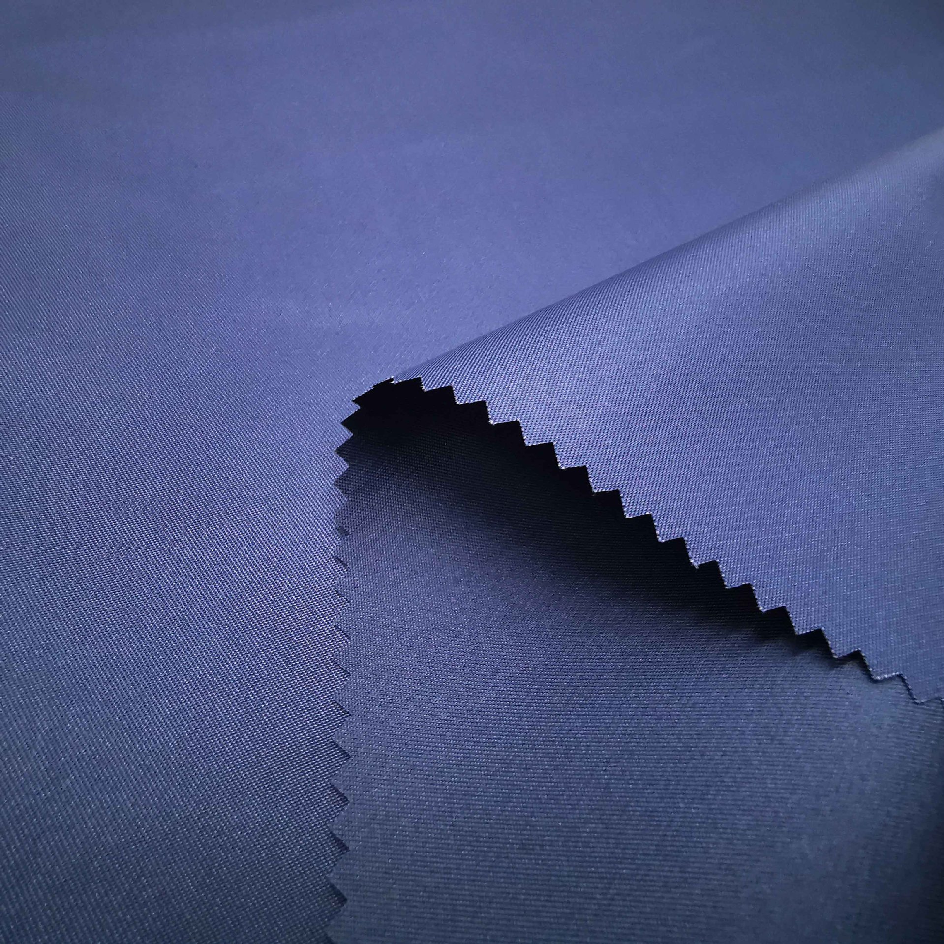 【厂家直销】272t 2/2斜尼龙 涂层 羽绒服棉服 户外服面料防绒