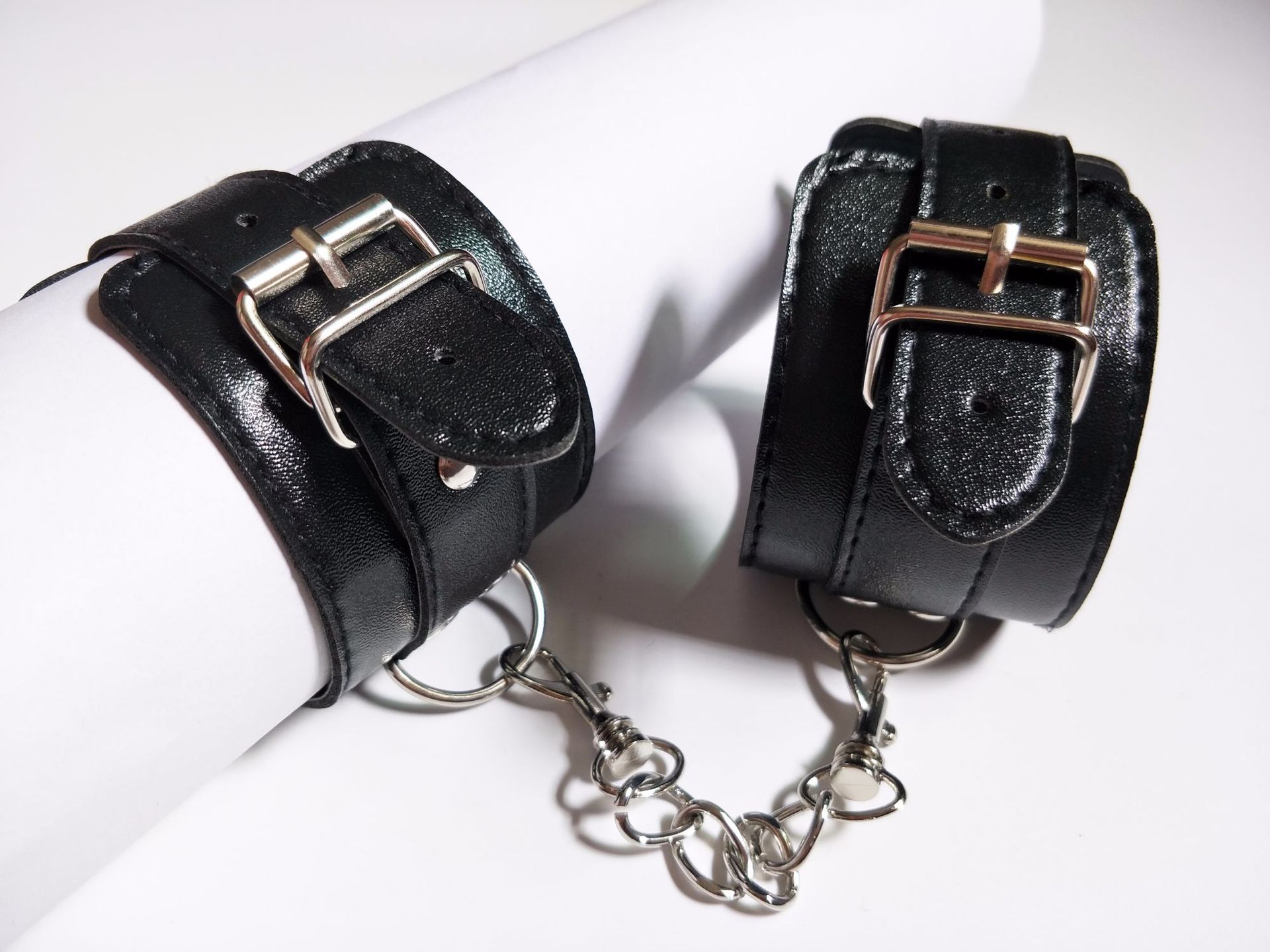 现货供应新款pu皮革手铐另类玩具捆绑束缚成人情趣保健用品批发