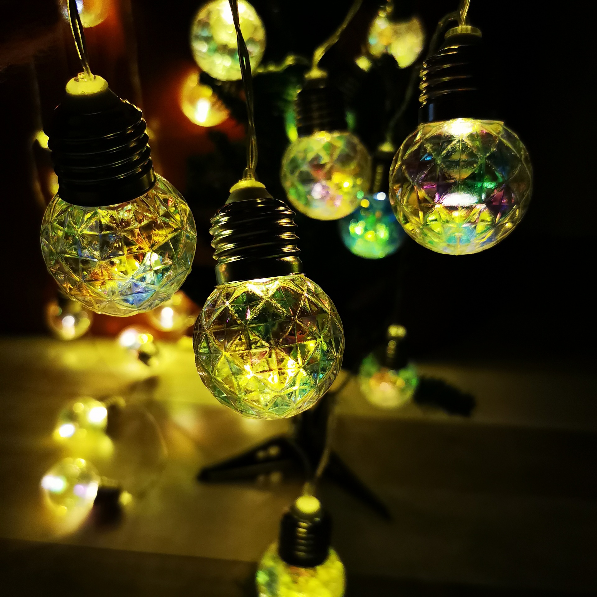 厂家直销新款led圣诞节灯串七彩灯泡螺帽彩灯节日房间室外装饰灯