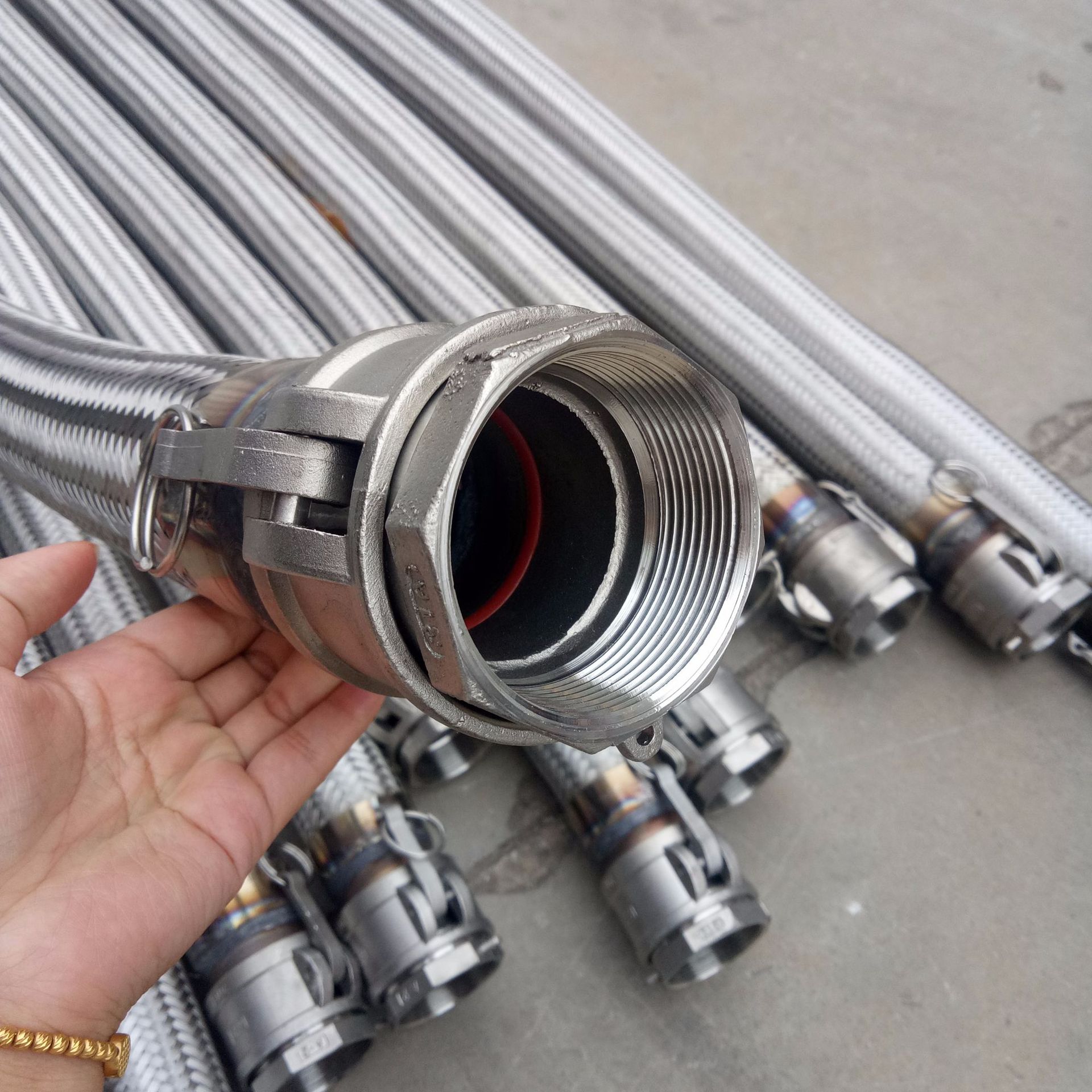 厂家供应304快接金属软管扳把式金属软管卡槽式快接金属软管