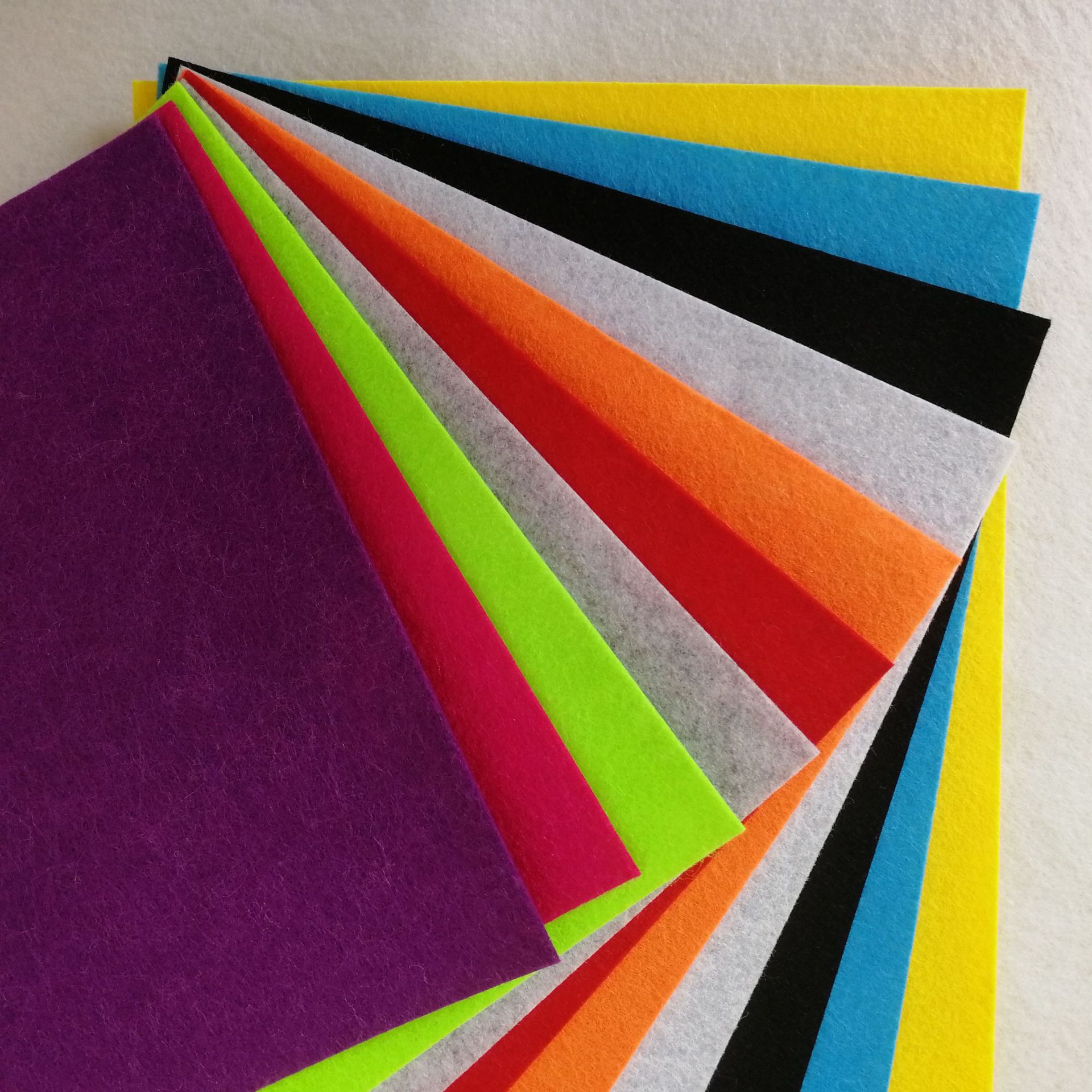 彩色毛毡布 墙壁装修涤纶化纤毛毡 吸水毛毡 针刺无纺布隔音毡