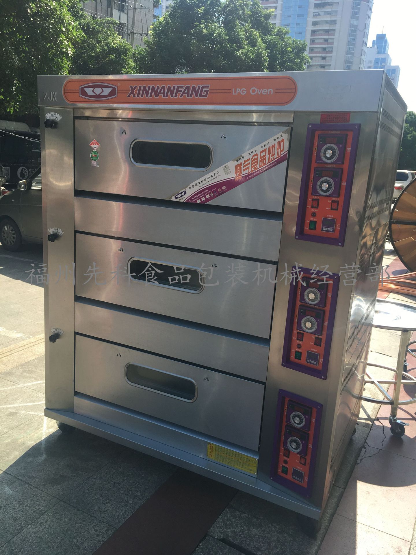 新南方燃气三层六盘烤箱,不锈钢商用烤箱,食品烘培机蛋糕烤包机