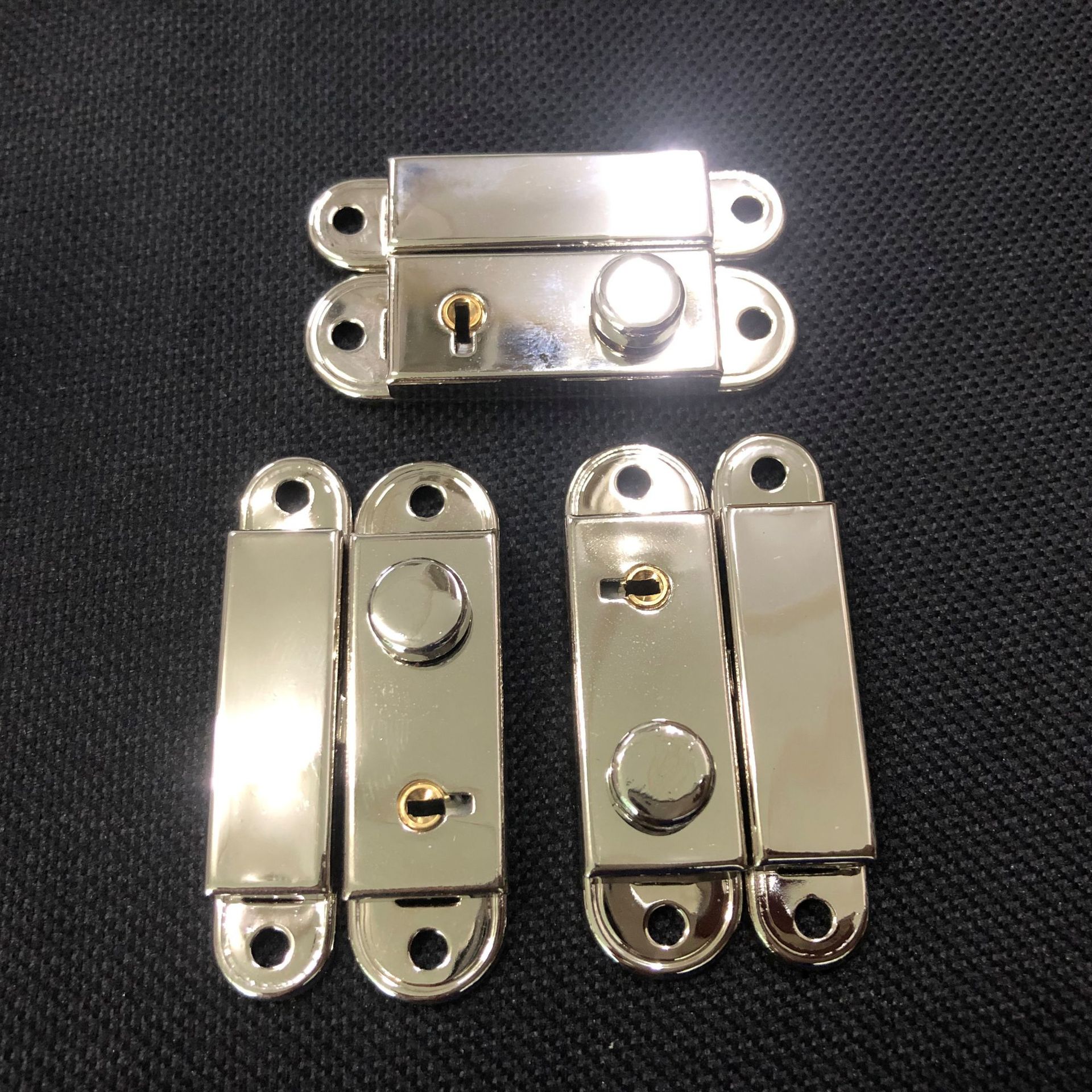 佛山工厂直销木盒锁扣 金色带钥匙锁扣 木盒上螺丝锁扣锌合金插扣