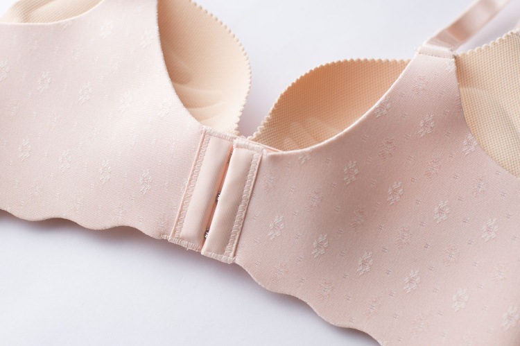 2019新款印花花纹光面一片式无痕内衣上薄下厚胸罩聚拢无钢圈文胸