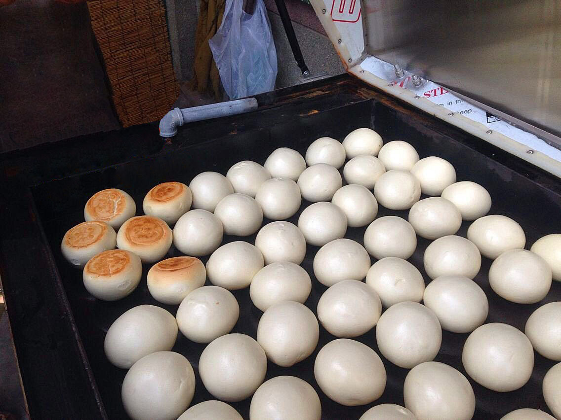 生产蒸烤馒头饼子锅贴机锅贴机不锈钢蒸馒头供应全自动锅贴机