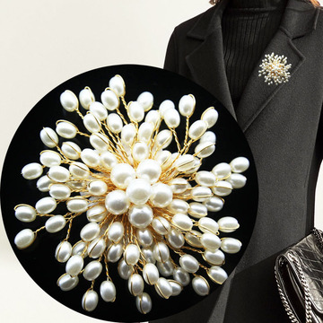 阮昊珍珠手工编制凤凰尾巴款胸针 高档满天星胸花 一件代发