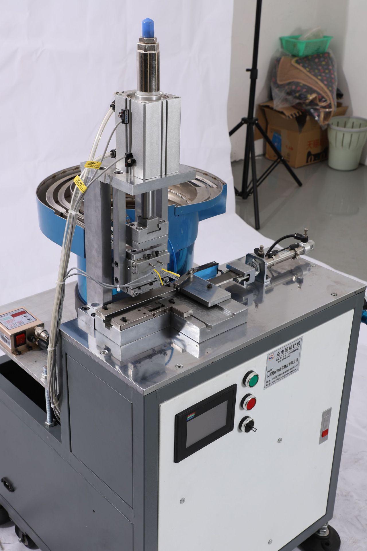 厂家直销 充电器欧规压脚机 插针机 插脚机 插片机