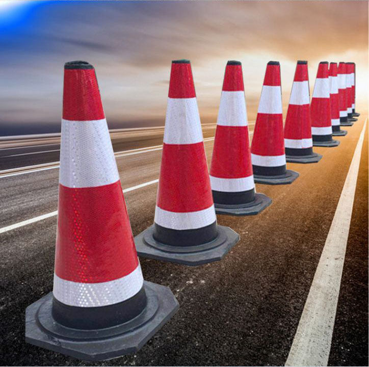 橡胶路锥交通设施警示锥形桶 反光警戒路障 70厘米隔离雪糕桶批发