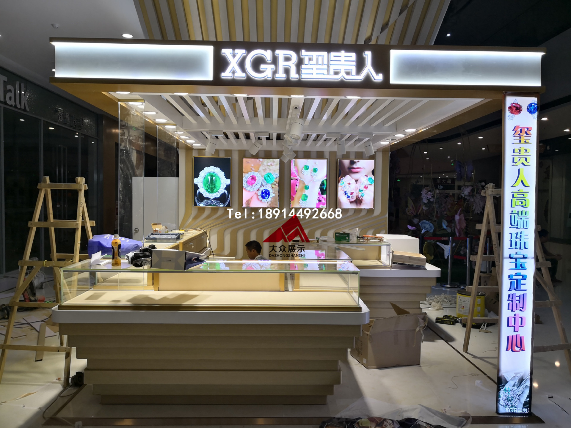 商场万达茂珠宝店设计 翡翠珠宝首饰展示柜 异形中岛柜精品玻璃柜