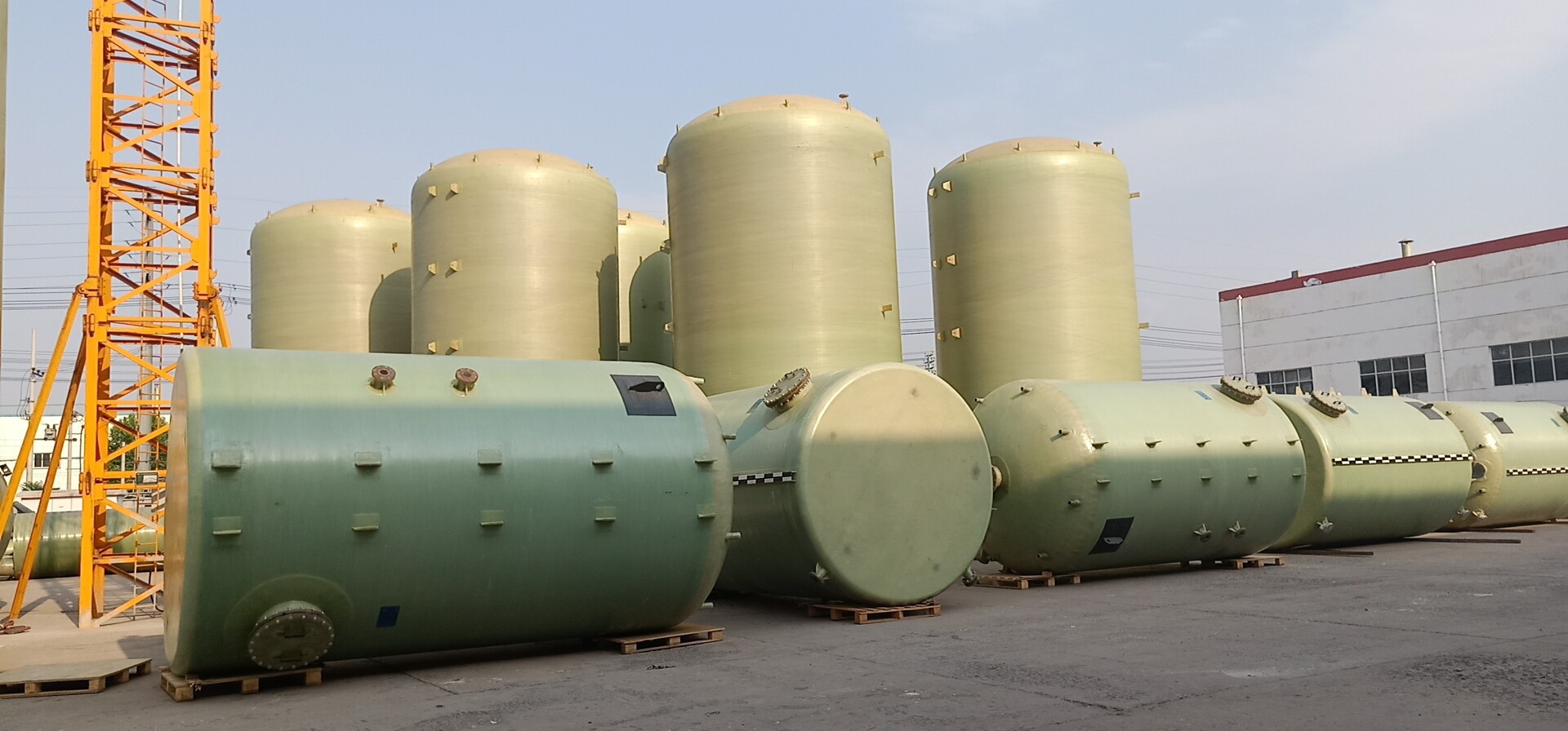 玻璃钢耐腐蚀储罐维修@枣强玻璃钢盐酸储罐维修厂家直销