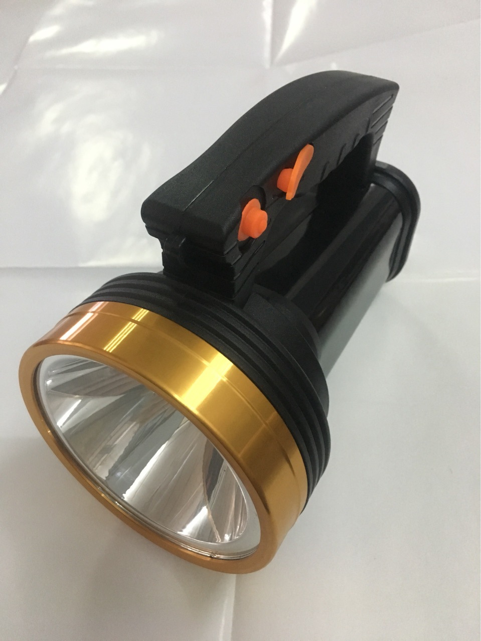 厂家直销新款手提灯led强力探照灯充电灯户外照明灯手电筒应急灯