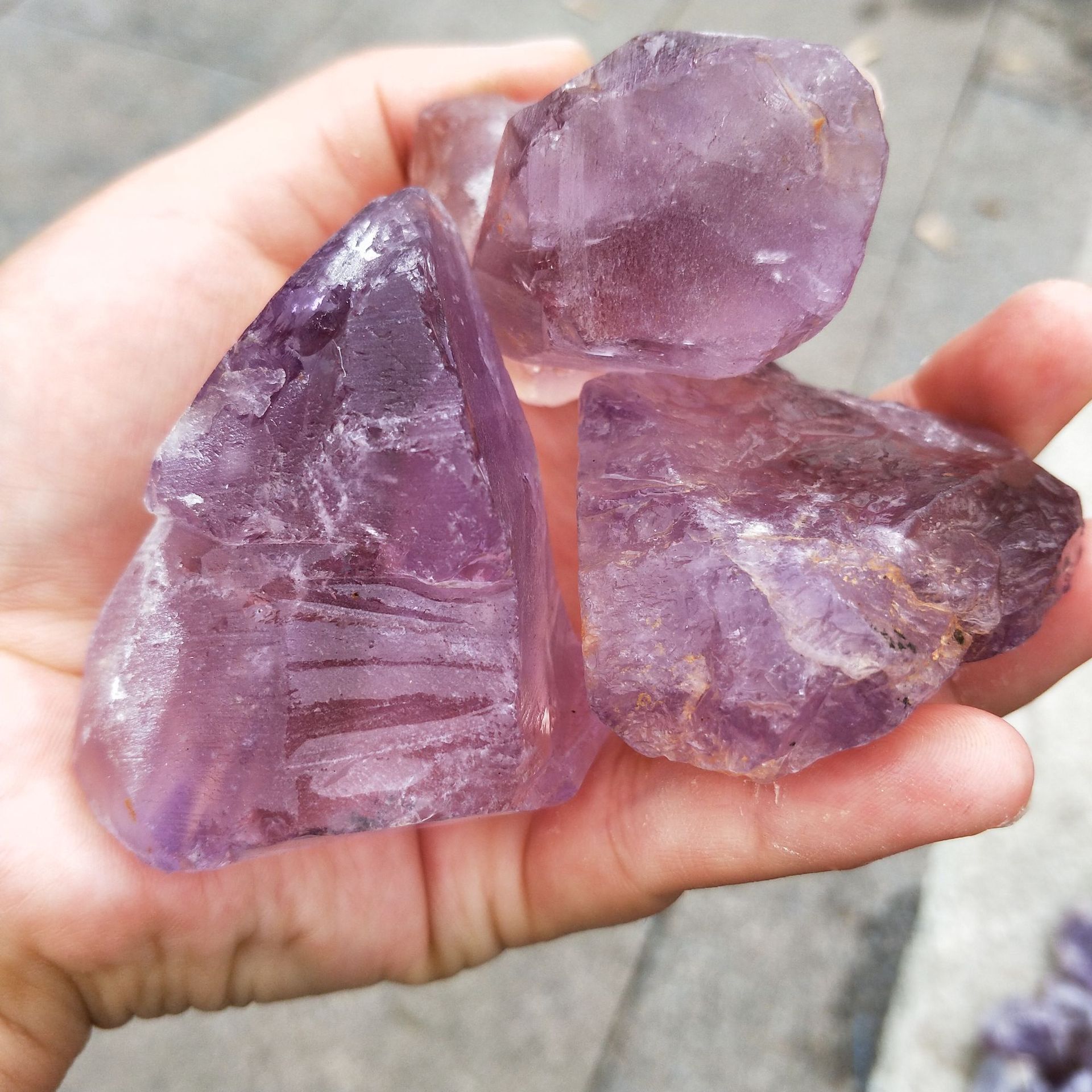 天然紫水晶碎石 水晶原石摆件 装饰观赏 吊坠 雕刻料 紫水晶块