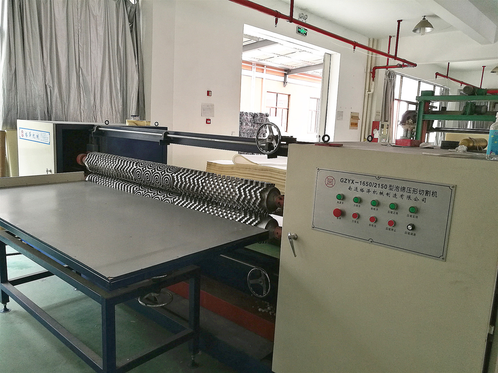 海绵波浪纹压型机 海绵波浪纹切割机消音海绵生产机器设备