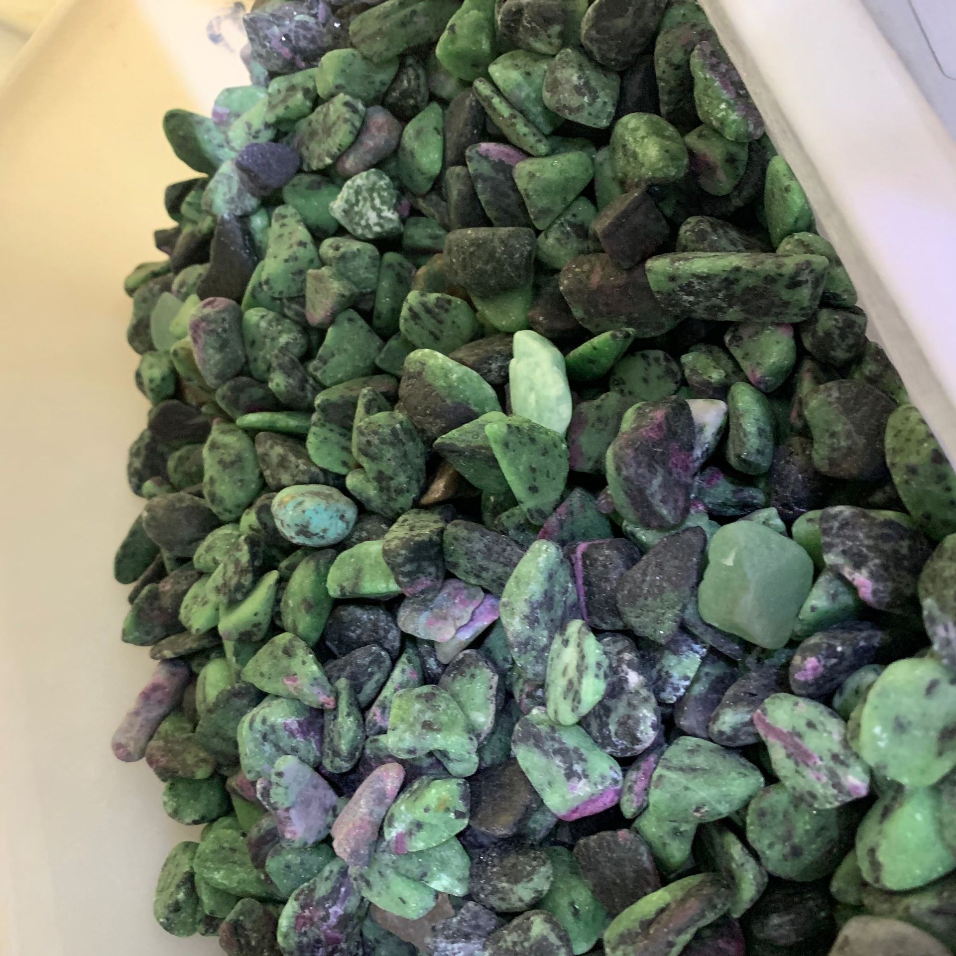 热销红绿宝原石大颗粒原石矿物标本摆件装饰碎石水晶厂家直销批发