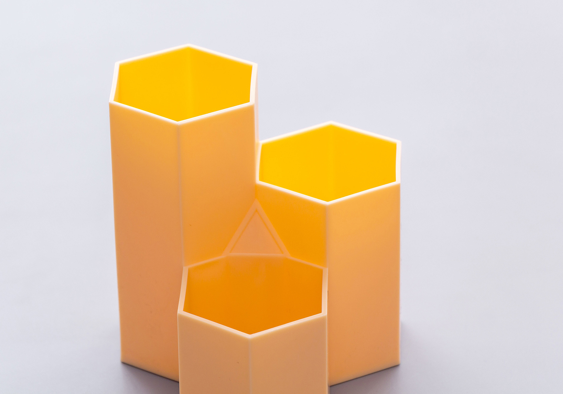 铭强 六角菱柱形塑料笔筒化妆品收纳办公收纳笔筒工厂