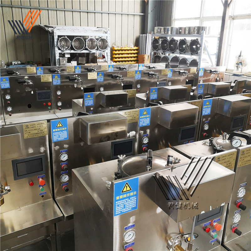 日产三千黑膏药机器 小型膏药滩涂机生产厂家