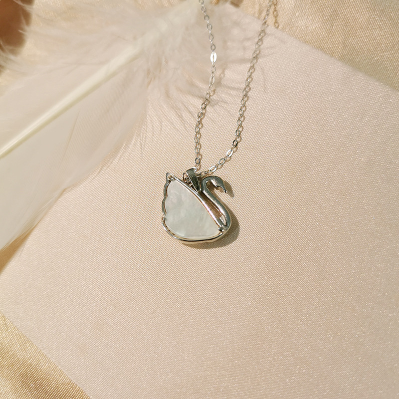s925纯银白贝母天鹅项链百搭经典贝壳白天鹅吊坠锁骨链银饰品批发