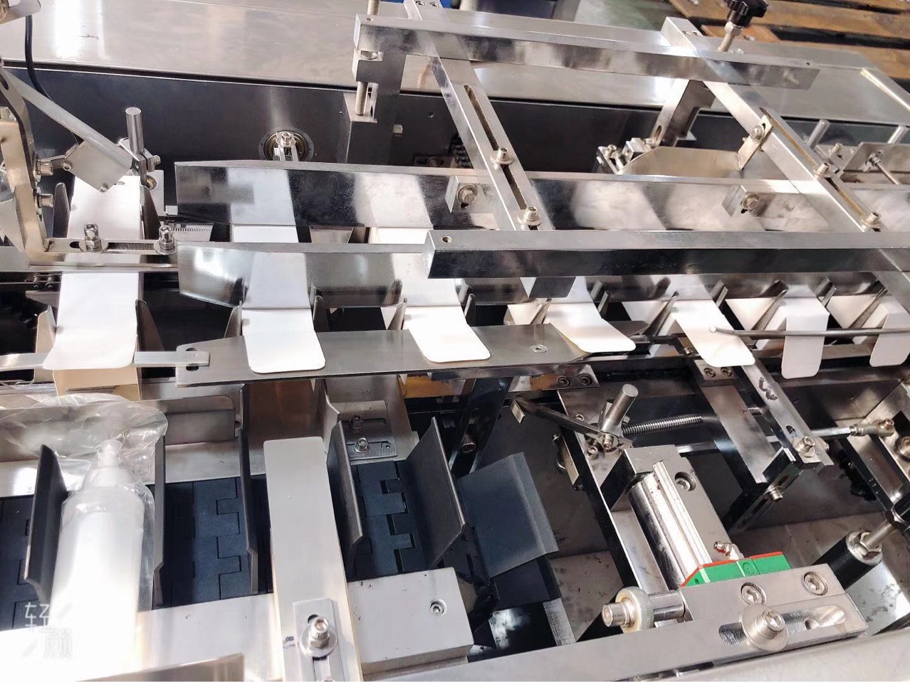 全自动装盒机化妆品食品药品彩盒自动包装机多功能装盒机厂家供应