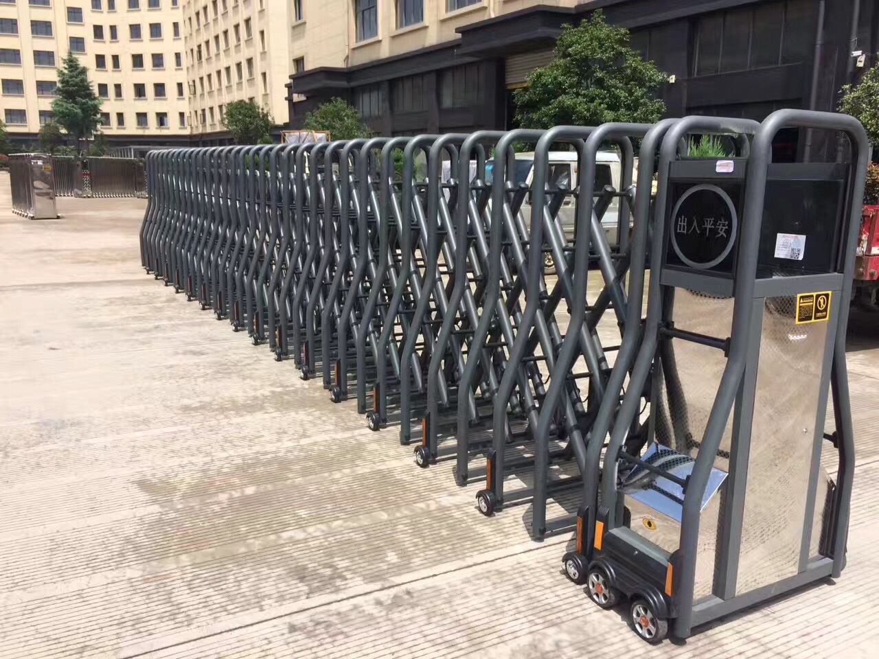 伸缩门 电动伸缩门 电动门 不锈钢门 防盗门 推拉门