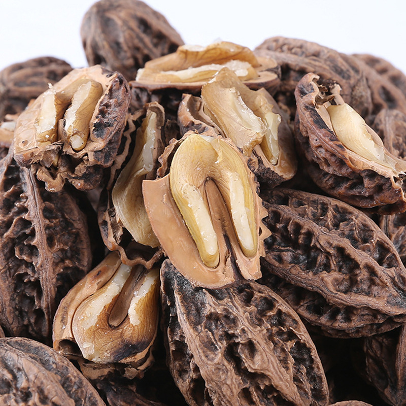 核桃 砸开核桃 东北秋子 大量批发6元1斤 现砸现卖