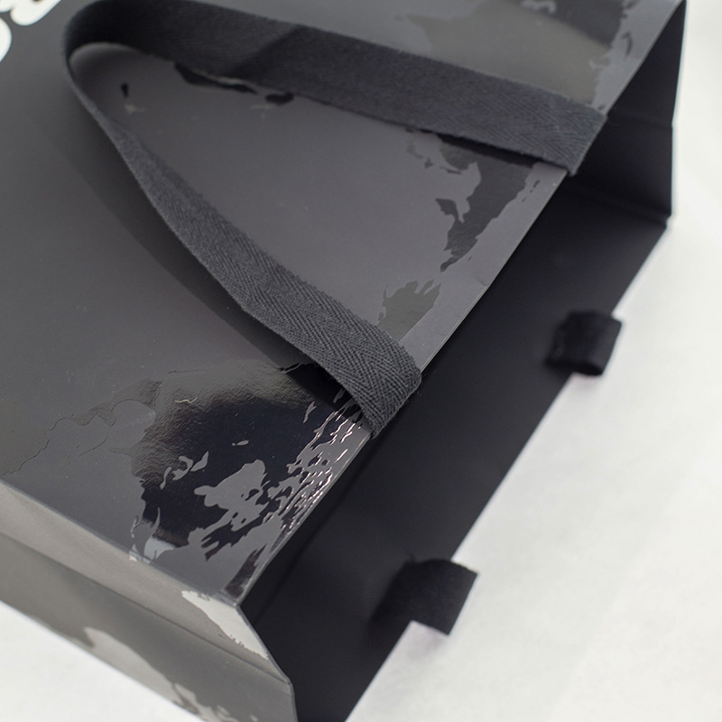 江浙沪定制触感膜uv黑卡纸手提袋 logo烫银 人字棉带手提绳