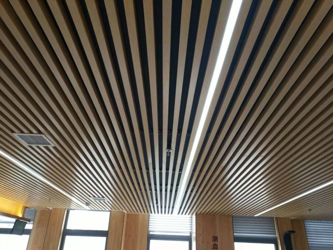 工程安装承接各天花板铝扣板洁净板龙骨方通格栅卫厨吊顶线条